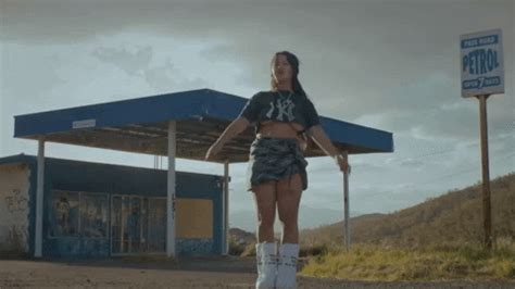 underboob gif